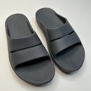 Oofos Gray Recovery Slides